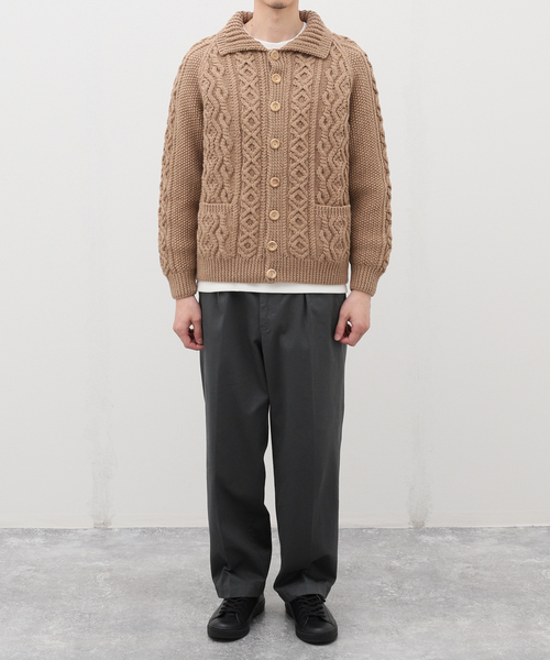 INVERALLAN（インバーアラン）の「INVERALLAN / インバーアラン CASHMERE HANDKNIT CARDIGAN（カーディガン/ボレロ・メンズ・ホワイト×ホワイト/モカ・44/42/40）」の3枚目の写真