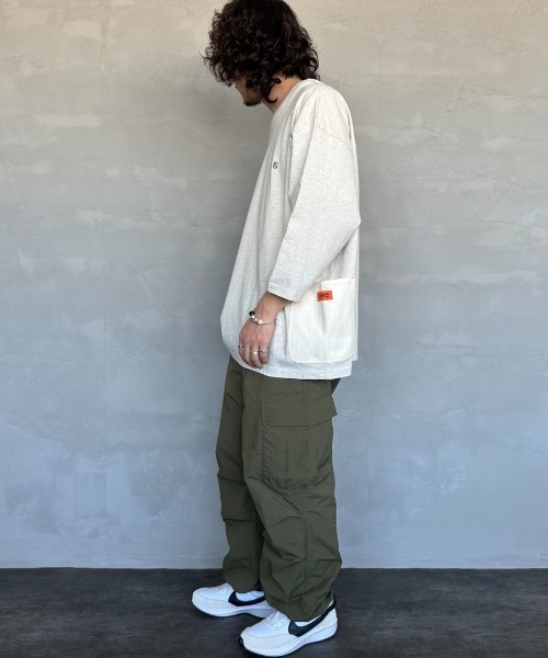 UNIVERSAL OVERALL（ユニバーサルオーバーオール）の「[UNIVERSAL OVERALL/ユニバーサルオーバーオール] 別注 7分袖カバーオールTシャツ（Tシャツ/カットソー・レディース・ネイビー/グレイッシュベージュ/オートミール/ブラック/ホワイト・S/M/L）」の14枚目の写真