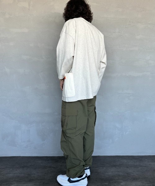 UNIVERSAL OVERALL（ユニバーサルオーバーオール）の「[UNIVERSAL OVERALL/ユニバーサルオーバーオール] 別注 7分袖カバーオールTシャツ（Tシャツ/カットソー・レディース・ネイビー/グレイッシュベージュ/オートミール/ブラック/ホワイト・S/M/L）」の8枚目の写真