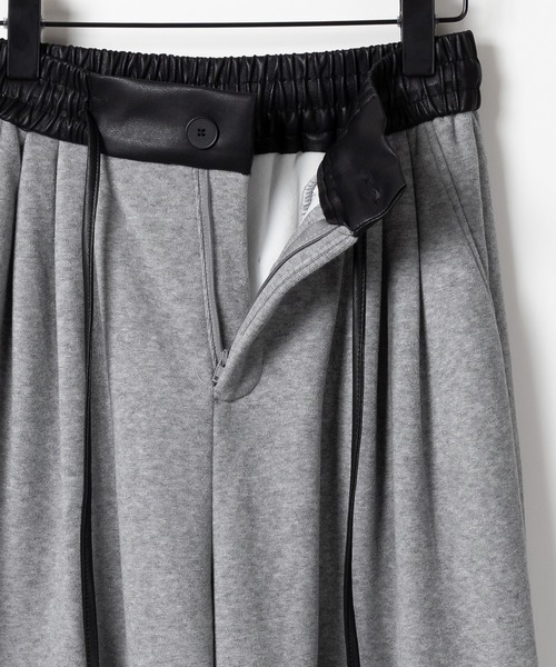 me+em select(ミームセレクト)の「※※【 裏起毛 】レザードッキングスリータックワイドスウェットパンツ / leather docking 3 tuck wide sweat pants(スウェットパンツ・レディース・グレー/ブラック・SMALL/MEDIUM/LARGE)」の13枚目の写真