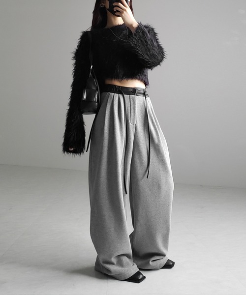 me+em select(ミームセレクト)の「※※【 裏起毛 】レザードッキングスリータックワイドスウェットパンツ / leather docking 3 tuck wide sweat pants(スウェットパンツ・レディース・グレー/ブラック・SMALL/MEDIUM/LARGE)」の4枚目の写真
