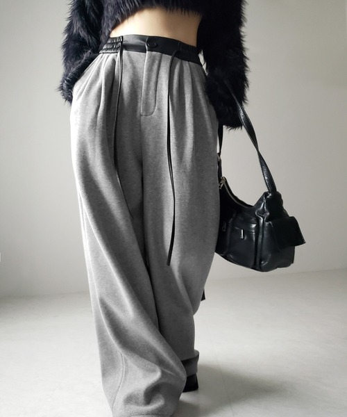 me+em select(ミームセレクト)の「※※【 裏起毛 】レザードッキングスリータックワイドスウェットパンツ / leather docking 3 tuck wide sweat pants(スウェットパンツ・レディース・グレー/ブラック・SMALL/MEDIUM/LARGE)」の17枚目の写真