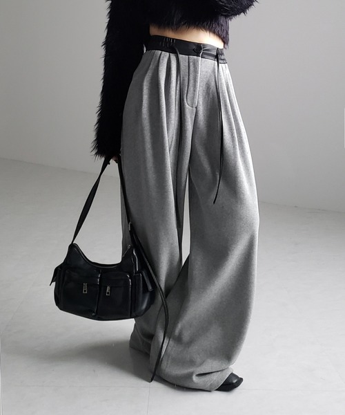 me+em select(ミームセレクト)の「※※【 裏起毛 】レザードッキングスリータックワイドスウェットパンツ / leather docking 3 tuck wide sweat pants(スウェットパンツ・レディース・グレー/ブラック・SMALL/MEDIUM/LARGE)」の11枚目の写真