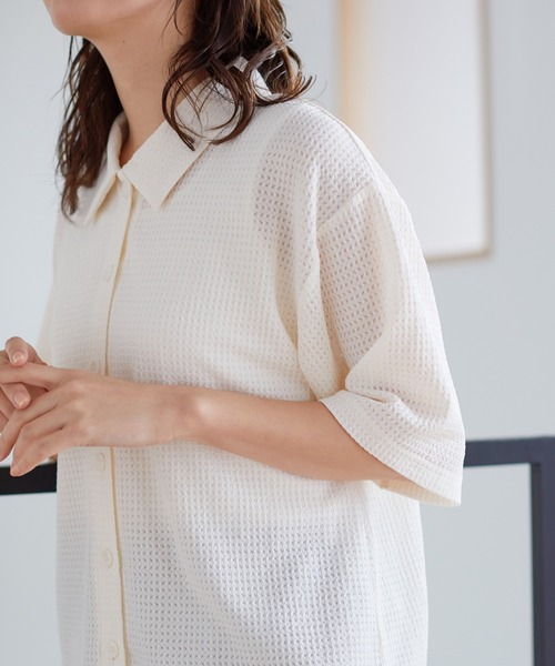 Honeys（ハニーズ）の「半袖衿付カーディガン（カーディガン/ボレロ・レディース・アイボリー/イエロー/ベージュ/ブラック/ブルー系その他・LL/S/M/L）」の2枚目の写真