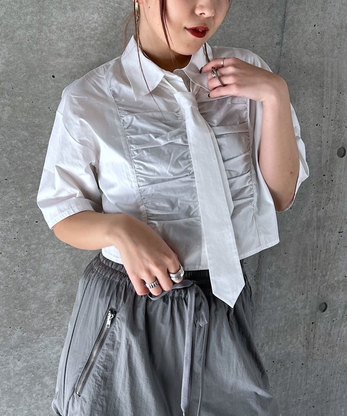 PAGEBOY（ページボーイ）の「ネクタイツキショートシャツ（シャツ/ブラウス・レディース・オフホワイト/ブルー/ブラック・FREE）」の4枚目の写真