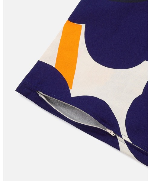 marimekko（マリメッコ）の「Unikko / 60th c.cover 50x50cm（クッション/クッションカバー・レディース・ネイビー・FREE）」の4枚目の写真