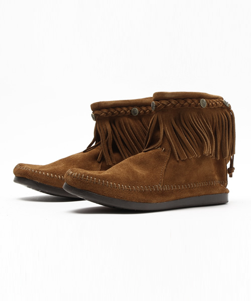 Minnetonka(ミネトンカ)の「MINNETONKA(ミネトンカ) / フリンジ バックジップブーツ HI TOP BACK ZIP BOOT(ブーツ・レディース・グレー/ブラウン/タン/ブラック/ダークブラウン・5/9/8/7/6/6.5/8.5/7.5/5.5)」の4枚目の写真