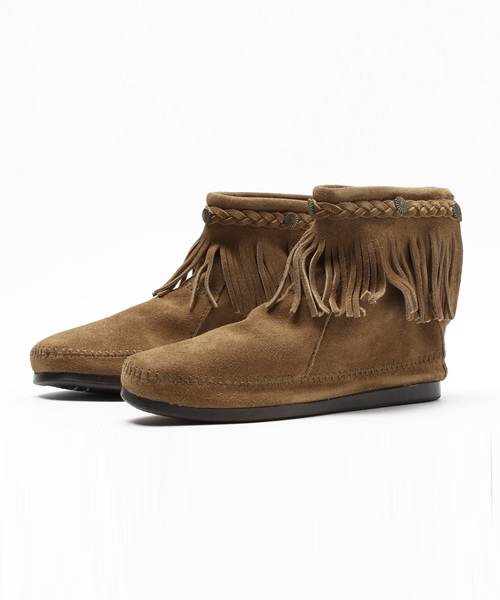 Minnetonka(ミネトンカ)の「MINNETONKA(ミネトンカ) / フリンジ バックジップブーツ HI TOP BACK ZIP BOOT(ブーツ・レディース・グレー/ブラウン/タン/ブラック/ダークブラウン・5/9/8/7/6/6.5/8.5/7.5/5.5)」の5枚目の写真