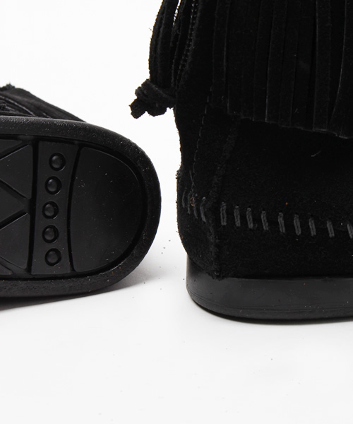 Minnetonka(ミネトンカ)の「MINNETONKA(ミネトンカ) / フリンジ バックジップブーツ HI TOP BACK ZIP BOOT(ブーツ・レディース・グレー/ブラウン/タン/ブラック/ダークブラウン・5/9/8/7/6/6.5/8.5/7.5/5.5)」の12枚目の写真