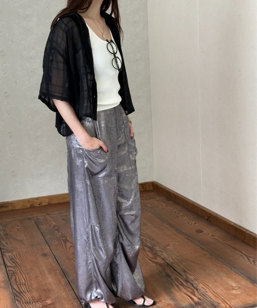 Per sist ence(パーシエンス)の「メタリックシャイニータックジョガーパンツ(その他パンツ・レディース・ブラック/チャコールグレー/グレー/オフホワイト・FREE)」の5枚目の写真