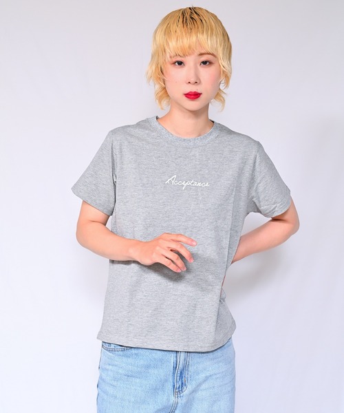 Alite cloth(アリーテクロス)の「ロゴTシャツ Acceptance(Tシャツ/カットソー・レディース・ブラック/ホワイト/ベージュ/グレー/オレンジ/ピンク/ブルー/グリーン・FREE)」の3枚目の写真