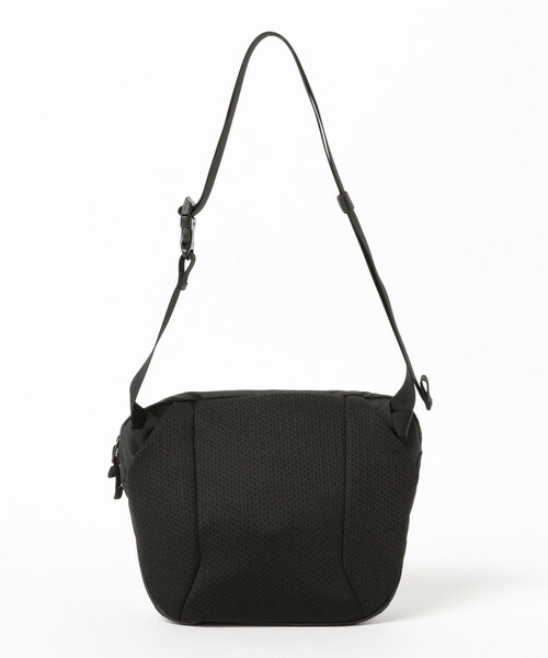 BEAMS(ビームス)の「ARC’TERYX / Mantis 2 Waist Pack(ボディバッグ/ウエストポーチ・メンズ・ブラック・ONE SIZE)」の3枚目の写真