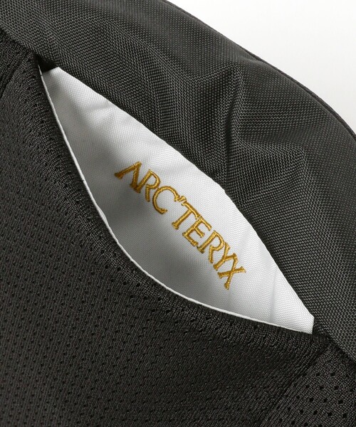 BEAMS(ビームス)の「ARC’TERYX / Mantis 2 Waist Pack(ボディバッグ/ウエストポーチ・メンズ・ブラック・ONE SIZE)」の10枚目の写真