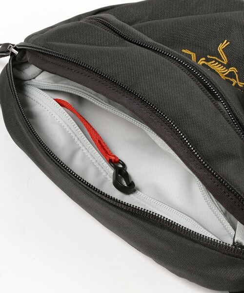 BEAMS(ビームス)の「ARC’TERYX / Mantis 2 Waist Pack(ボディバッグ/ウエストポーチ・メンズ・ブラック・ONE SIZE)」の13枚目の写真