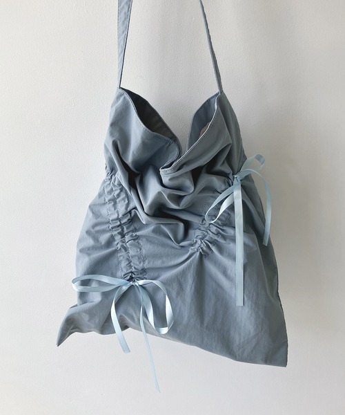 AS KNOW AS plus（アズノゥアズプラス）の「ドロストリボンショルダーバッグ 【ZOZOTOWN限定アイテム】（ショルダーバッグ・レディース・ブラック系/ブラック/ベビーピンク/ブルー/シルバー・FREE）」の3枚目の写真