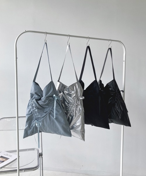 AS KNOW AS plus（アズノゥアズプラス）の「ドロストリボンショルダーバッグ 【ZOZOTOWN限定アイテム】（ショルダーバッグ・レディース・ブラック系/ブラック/ベビーピンク/ブルー/シルバー・FREE）」の17枚目の写真