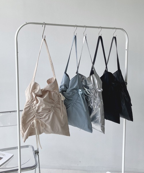 AS KNOW AS plus（アズノゥアズプラス）の「ドロストリボンショルダーバッグ 【ZOZOTOWN限定アイテム】（ショルダーバッグ・レディース・ブラック系/ブラック/ベビーピンク/ブルー/シルバー・FREE）」の16枚目の写真