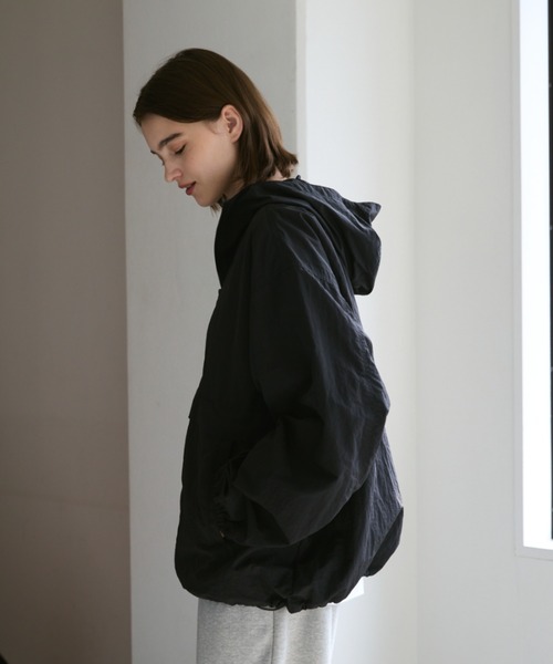 flaner（フラネ）の「Loose nylon anorak hoodie / ルーズ