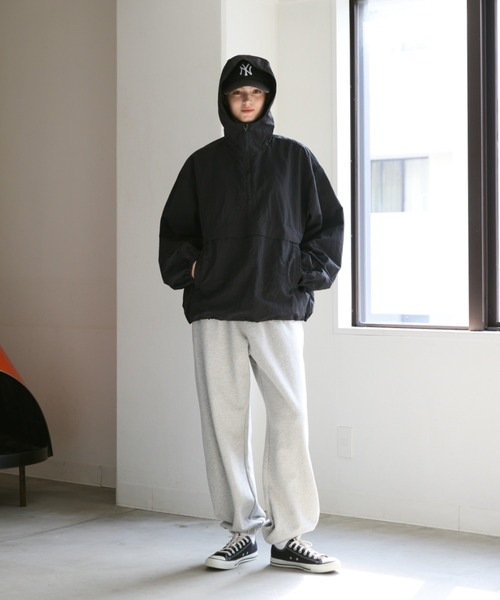 flaner（フラネ）の「Loose nylon anorak hoodie / ルーズナイロンアノラックパーカー（パーカー・レディース・オフホワイト/ブラック/ブルーグリーン・MEDIUM/LARGE）」の20枚目の写真