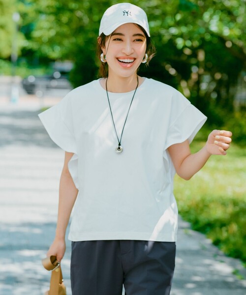 UNFILO（アンフィーロ）の「フレアスリーブ Tシャツ（Tシャツ/カットソー・レディース・ブラック系/ホワイト系/カーキ系/ベージュ系/オレンジ系・MEDIUM/LARGE/SMALL）」の2枚目の写真