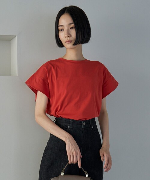 UNFILO（アンフィーロ）の「フレアスリーブ Tシャツ（Tシャツ/カットソー・レディース・ブラック系/ホワイト系/カーキ系/ベージュ系/オレンジ系・MEDIUM/LARGE/SMALL）」の5枚目の写真