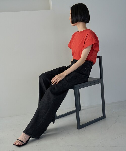 UNFILO（アンフィーロ）の「フレアスリーブ Tシャツ（Tシャツ/カットソー・レディース・ブラック系/ホワイト系/カーキ系/ベージュ系/オレンジ系・MEDIUM/LARGE/SMALL）」の8枚目の写真