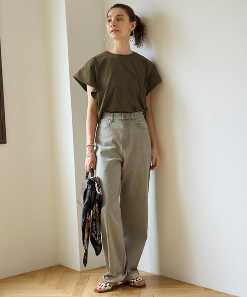 UNFILO（アンフィーロ）の「フレアスリーブ Tシャツ（Tシャツ/カットソー・レディース・ブラック系/ホワイト系/カーキ系/ベージュ系/オレンジ系・MEDIUM/LARGE/SMALL）」の13枚目の写真