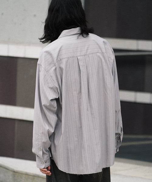 WYM LIDNM（ウィム バイ リドム）の「CUT-OFF HEM STRIPE SHIRT（シャツ/ブラウス・メンズ・アッシュブラウン/ブルー系/ライトグレー・S/M/L）」の14枚目の写真