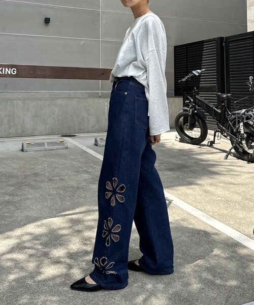 HELLO.SANFRANCISCO（ハローサンフランシスコ）の「【HELLO.SANFRANCISCO】フラワーカットアウトデニムパンツ（デニムパンツ・レディース・サックスブルー/ブルー・SMALL/X-SMALL/MEDIUM）」の3枚目の写真