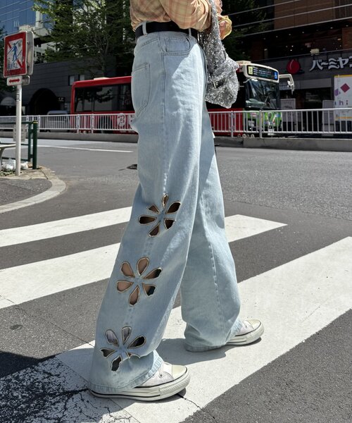 HELLO.SANFRANCISCO（ハローサンフランシスコ）の「【HELLO.SANFRANCISCO】フラワーカットアウトデニムパンツ（デニムパンツ・レディース・サックスブルー/ブルー・SMALL/X-SMALL/MEDIUM）」の15枚目の写真