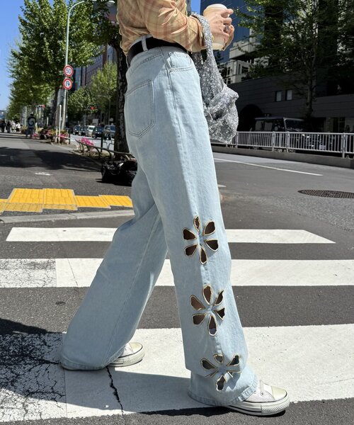 HELLO.SANFRANCISCO（ハローサンフランシスコ）の「【HELLO.SANFRANCISCO】フラワーカットアウトデニムパンツ（デニムパンツ・レディース・サックスブルー/ブルー・SMALL/X-SMALL/MEDIUM）」の16枚目の写真