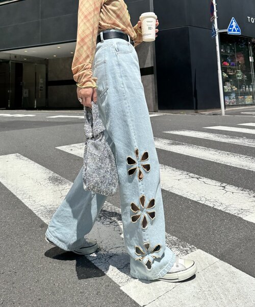 HELLO.SANFRANCISCO（ハローサンフランシスコ）の「【HELLO.SANFRANCISCO】フラワーカットアウトデニムパンツ（デニムパンツ・レディース・サックスブルー/ブルー・SMALL/X-SMALL/MEDIUM）」の17枚目の写真