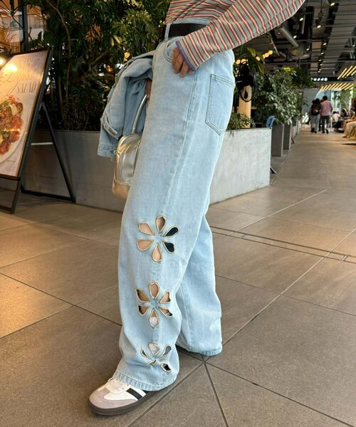 HELLO.SANFRANCISCO（ハローサンフランシスコ）の「【HELLO.SANFRANCISCO】フラワーカットアウトデニムパンツ（デニムパンツ・レディース・サックスブルー/ブルー・SMALL/X-SMALL/MEDIUM）」の22枚目の写真