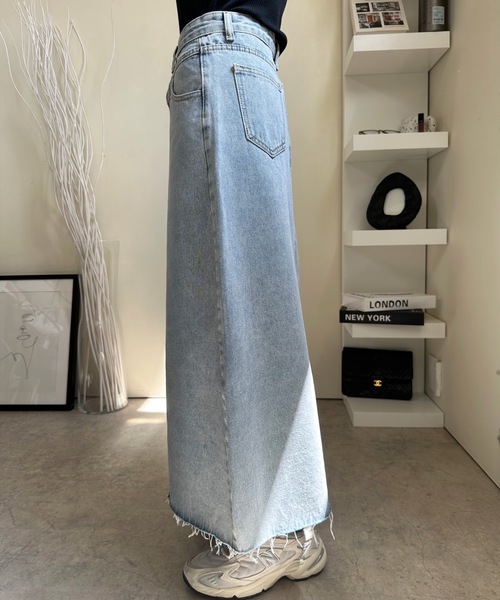 ULEULA(ウルア)の「フロントスリットタイトデニムスカート(スカート・レディース・ブルー・MEDIUM/LARGE)」の3枚目の写真