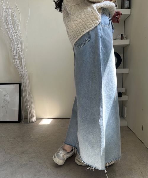 ULEULA(ウルア)の「フロントスリットタイトデニムスカート(スカート・レディース・ブルー・MEDIUM/LARGE)」の13枚目の写真