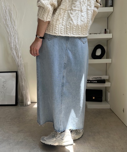 ULEULA(ウルア)の「フロントスリットタイトデニムスカート(スカート・レディース・ブルー・MEDIUM/LARGE)」の15枚目の写真