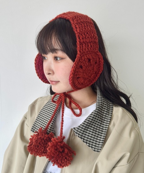 赤いイヤーマフの可愛いロッキングペンギン  スワロフスキー社製　新品未使用 セール】フラワークロシェ編みポンポンイヤーマフ（イヤーマフ