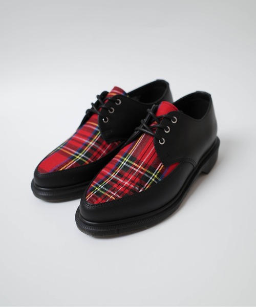 Dr. Martens(ドクターマーチン)の「【IW5】【Dr.Martens】3ホール シューズ WILLIS TARTAN IN BLACK STEWART 3EYE SHOE(ドレスシューズ・レディース・その他・UK4)」の2枚目の写真