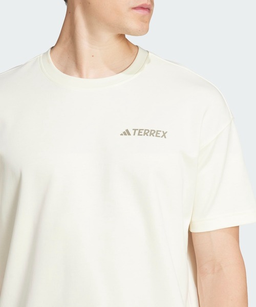 adidas(アディダス)の「ナショナル ジオグラフィック グラフィックス半袖Tシャツ(ジェンダーニュートラル) / アディダス adidas(Tシャツ/カットソー・メンズ・ブラック/ベージュ・SMALL/XX-LARGE/3XL/LARGE/MEDIUM/X-LARGE)」の7枚目の写真