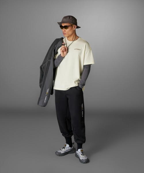 adidas(アディダス)の「ナショナル ジオグラフィック グラフィックス半袖Tシャツ(ジェンダーニュートラル) / アディダス adidas(Tシャツ/カットソー・メンズ・ブラック/ベージュ・SMALL/XX-LARGE/3XL/LARGE/MEDIUM/X-LARGE)」の19枚目の写真