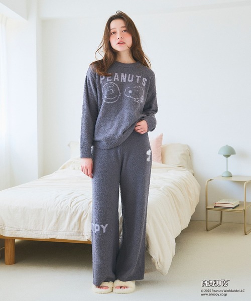 b806【専用】ピーナッツ×スヌーピールームウェアセットアップもこもこ PEANUTS/ピーナッツ】SNOOPYもこもこルームウェアトップス（上下