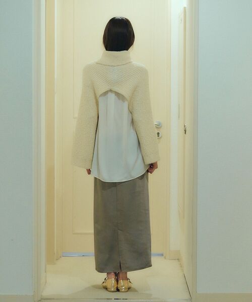 YECCA VECCA（イェッカヴェッカ）の「サテンロングスカート（スカート・レディース・グレイッシュベージュ/ブラック・FREE）」の7枚目の写真