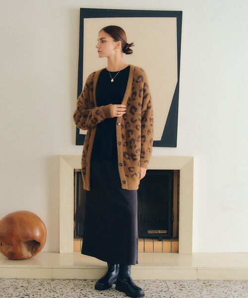 YECCA VECCA（イェッカヴェッカ）の「サテンロングスカート（スカート・レディース・グレイッシュベージュ/ブラック・FREE）」の9枚目の写真