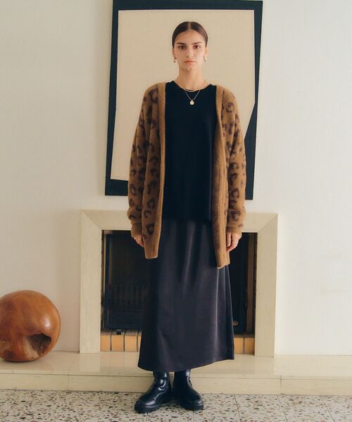 YECCA VECCA（イェッカヴェッカ）の「サテンロングスカート（スカート・レディース・グレイッシュベージュ/ブラック・FREE）」の10枚目の写真