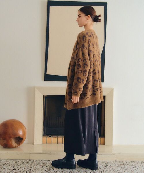 YECCA VECCA（イェッカヴェッカ）の「サテンロングスカート（スカート・レディース・グレイッシュベージュ/ブラック・FREE）」の13枚目の写真