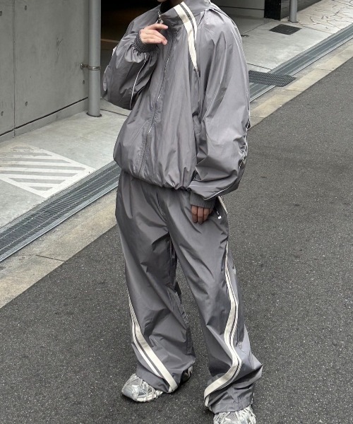 Chikashitsu +(チカシツプラス)の「【Chikashitsu +】set up line track jacket / 【チカシツプラス】セットアップサイドライントラックジャケット(ブルゾン・メンズ・グレー/ブラック・ONE SIZE)」の19枚目の写真