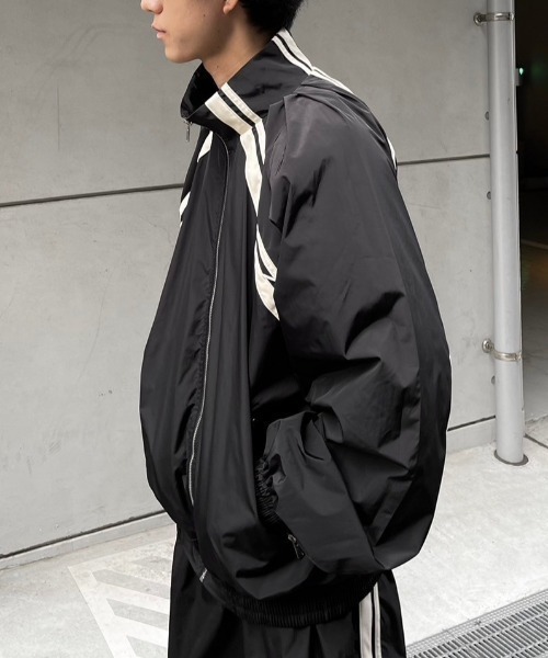Chikashitsu +(チカシツプラス)の「【Chikashitsu +】set up line track jacket / 【チカシツプラス】セットアップサイドライントラックジャケット(ブルゾン・メンズ・グレー/ブラック・ONE SIZE)」の22枚目の写真