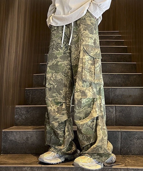 NOWLE（ノウル）の「【NOWLE】ルーズシルエット カモフラージュ イージー  カーゴパンツ（カーゴパンツ・メンズ・ベージュ/カーキ・X-LARGE/LARGE/MEDIUM）」の2枚目の写真