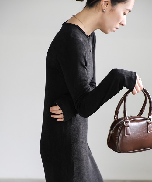 select MOCA(セレクトモカ)の「シャイニーナローワンピース(ワンピース・レディース・グレイッシュベージュ/ブラック・MEDIUM/LARGE)」の3枚目の写真
