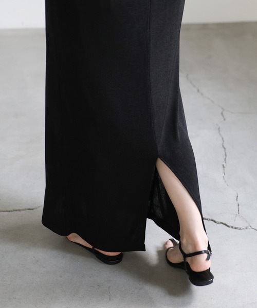 select MOCA(セレクトモカ)の「シャイニーナローワンピース(ワンピース・レディース・グレイッシュベージュ/ブラック・MEDIUM/LARGE)」の4枚目の写真
